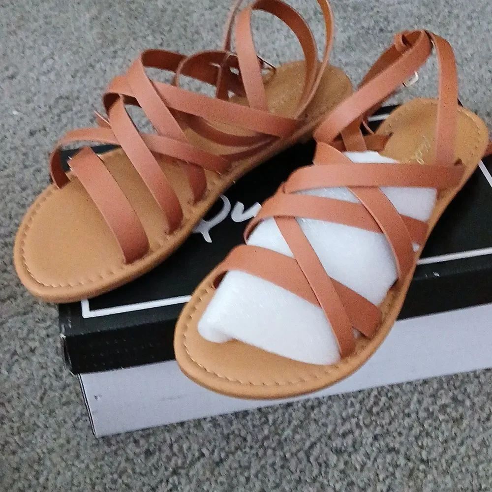 Qupid   camel color strappy sandals  Sz 6.5  NWT